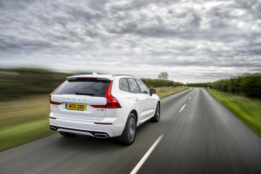  Volvo XC60 B4 R-Design 2019 года  (UK) (фото 6 из 26)